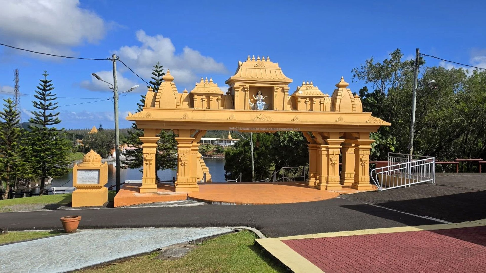 Ganga Dwar — Hindu Maha Sabha gateway at Grand Bassin