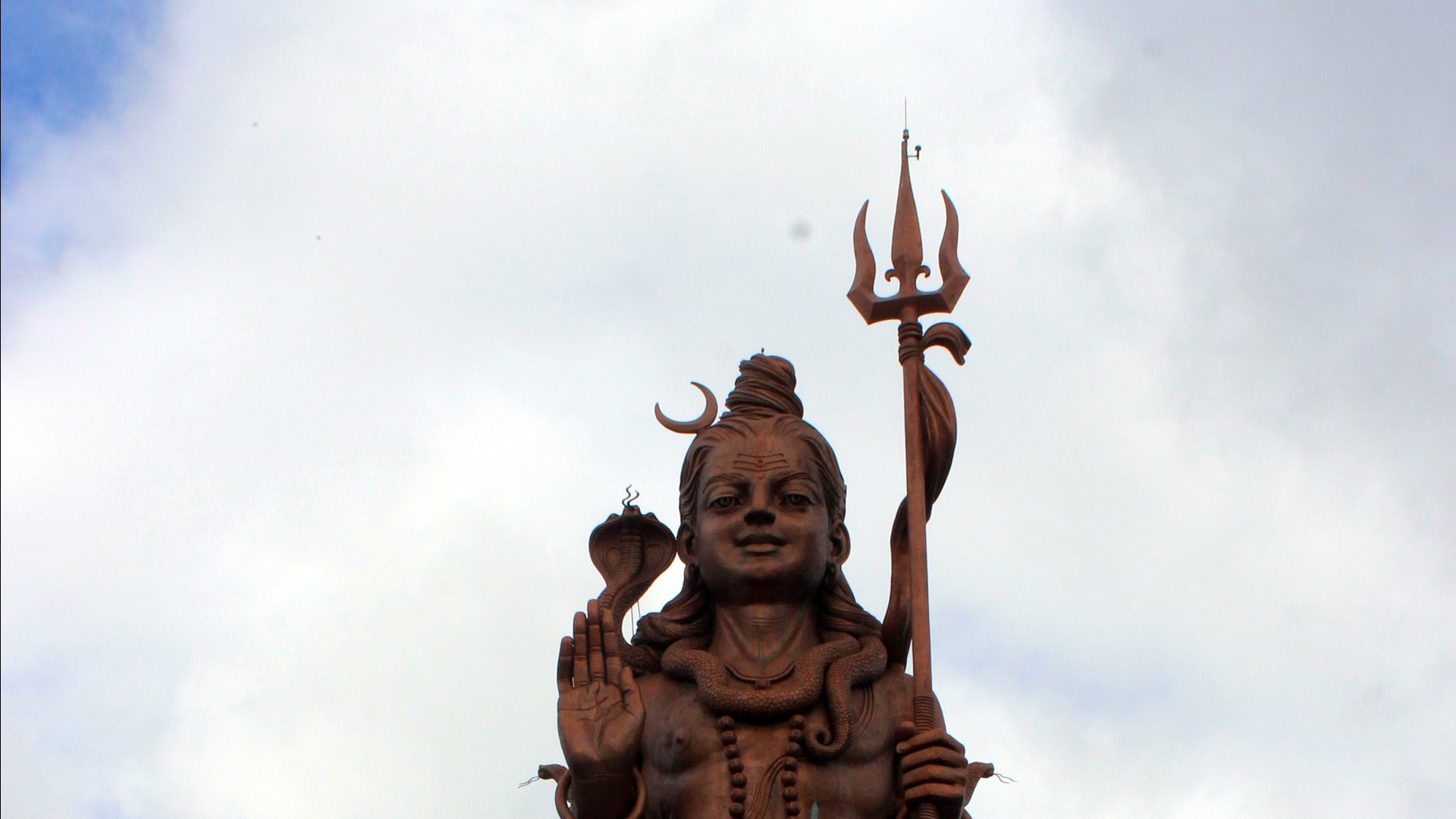 Mangal Mahadev — the great Shiva statue at Grand Bassin